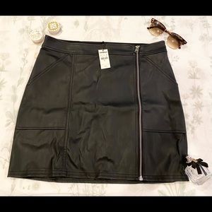 NWT! Express Mod Leather Mini Skirt Size 8